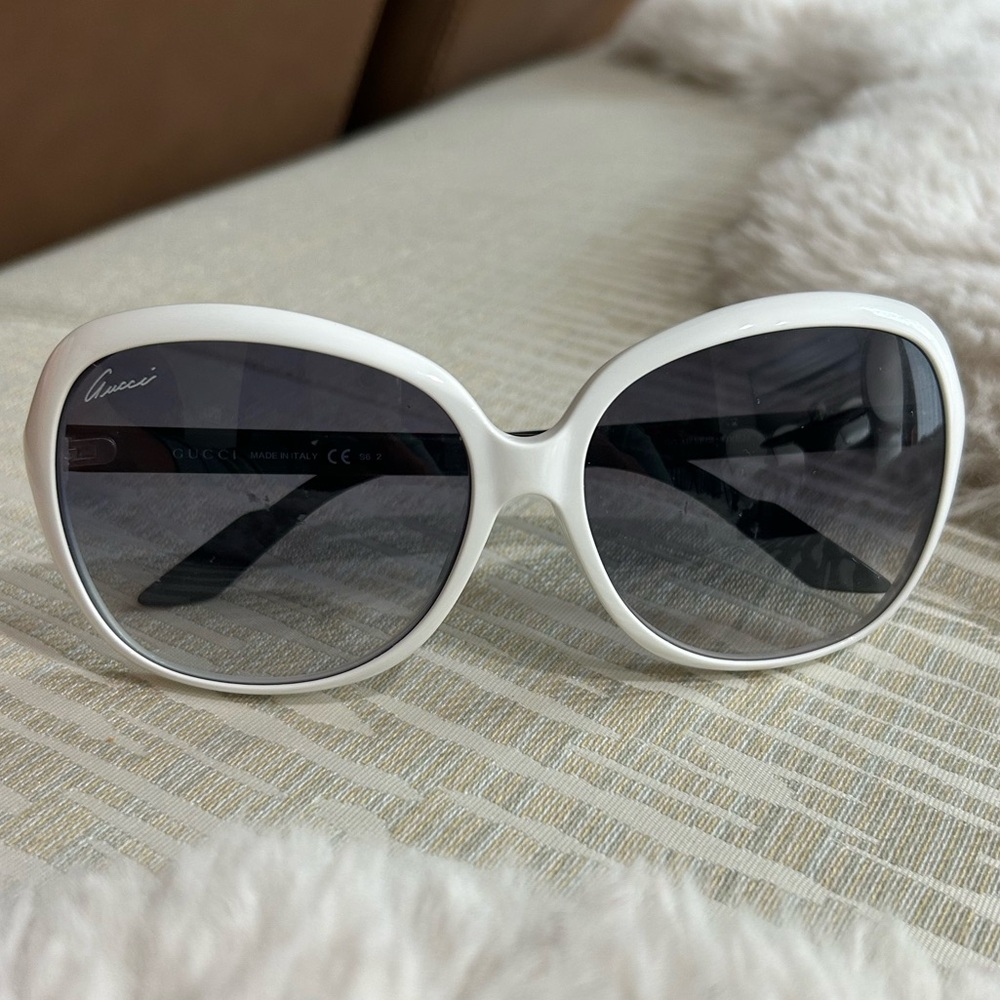 Authentic! Gucci Black and White Oversized Sunglasses!